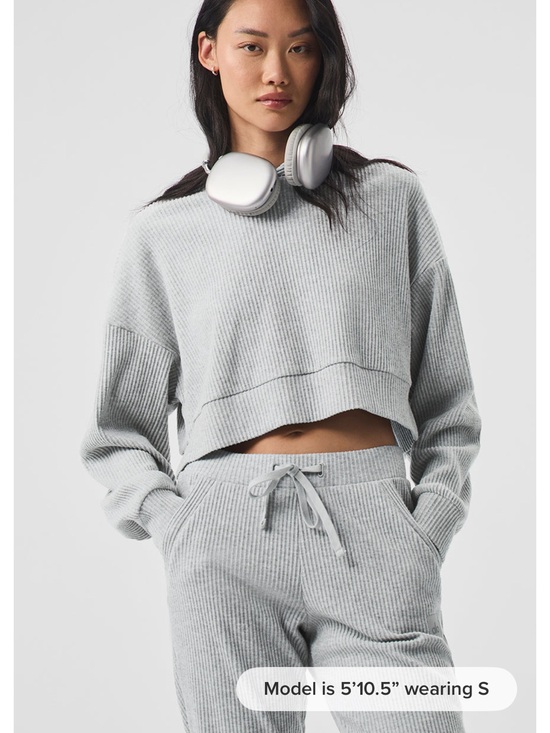 ALO Yoga Sweaters - ALO Yoga Cropped Ribbed Crew Sweater - Light Gray